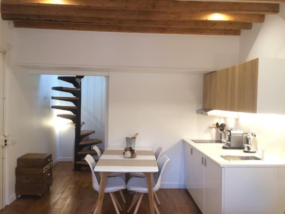 Cosy And Chic Flat In Saint Germain Parijs